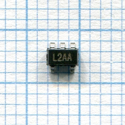 Микросхема MIC5235BM5 L2AA